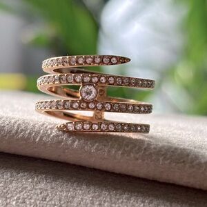 Elegant rose gold Spiral Ring with Swarovski Crystals